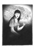 Petit dessin d'une femme nous regardant dans une salle noir avec un chandelier à la main qui éclaire des yokais s'approchant. Clair-obscur / dégradé / noir et blanc.