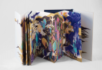SI TU ME CHERCHES, JE SUIS LÀ-BAS, leporello imprimé en sérigraphie 4 couleurs, 41 x 325 cm, 2016. Photographie de l'intérieur du leporello.